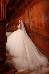 Stunning White Sweetheart Ball Gown Off-The-Shoulder Sleeveless Lace-Up Cathedral Train Tulle Wedding Dresses